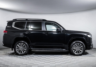 Подержанный автомобиль Toyota Land Cruiser Suv 2021 года (4 фото)