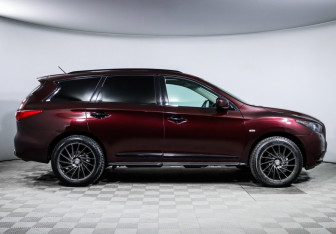 Подержанный автомобиль Infiniti JX 2013 года (4 фото)