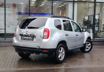 Подержанный автомобиль Renault Duster 2013 года (8 фото)