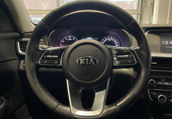 Подержанный автомобиль Kia Optima Sedan 2019 года (14 фото)