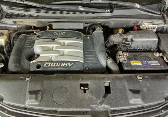 Подержанный автомобиль Kia Carnival 2007 года (16 фото)