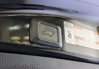 Подержанный автомобиль Toyota RAV4 2017 года (25 фото)