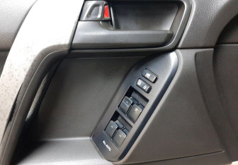 Подержанный автомобиль Toyota Land Cruiser Prado 2011 года (22 фото)