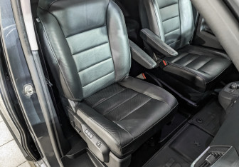 Подержанный автомобиль Peugeot Traveller 2020 года (23 фото)