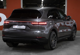 Подержанный автомобиль Porsche Cayenne 2019 года (5 фото)