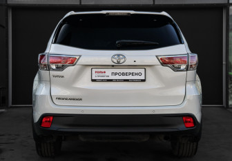 Подержанный автомобиль Toyota Highlander 2014 года (5 фото)