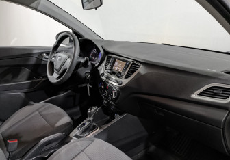 Подержанный автомобиль Hyundai Solaris Sedan 2022 года (13 фото)