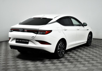 Подержанный автомобиль JAC J7 2021 года (3 фото)