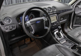 Подержанный автомобиль Ford Galaxy 2014 года (18 фото)