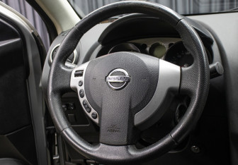 Подержанный автомобиль Nissan Qashqai 2008 года (15 фото)