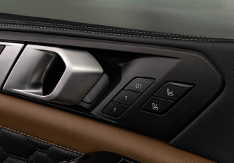 Подержанный автомобиль BMW X5 M 2024 года (17 фото)