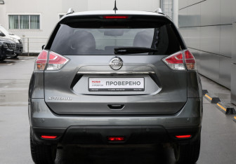 Подержанный автомобиль Nissan X-Trail 2015 года (6 фото)