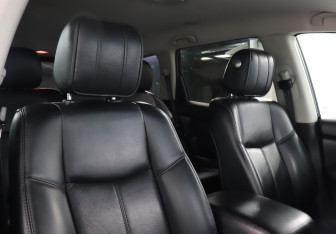 Подержанный автомобиль Nissan Pathfinder 2015 года (16 фото)