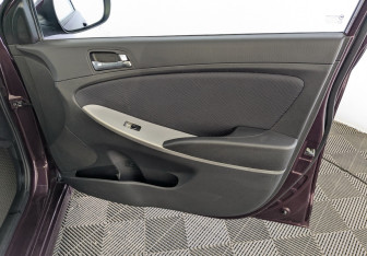 Подержанный автомобиль Hyundai Solaris Sedan 2012 года (24 фото)