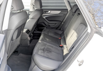 Подержанный автомобиль Audi A7 2022 года (12 фото)