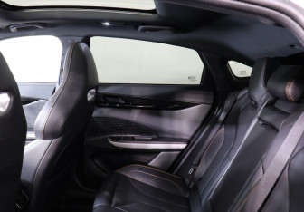 Подержанный автомобиль Changan UNI-V 2024 года (12 фото)