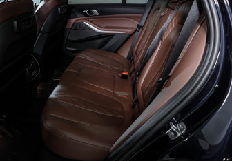 Подержанный автомобиль BMW X5 2022 года (10 фото)