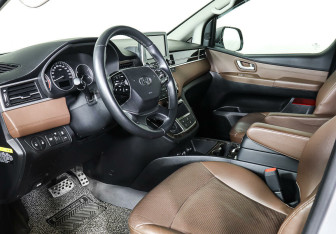 Подержанный автомобиль Hyundai Grand Starex 2019 года (11 фото)