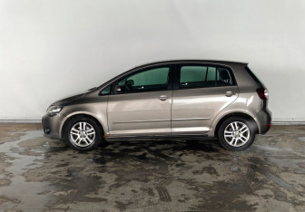 Подержанный автомобиль Volkswagen Golf Plus 2011 года (7 фото)