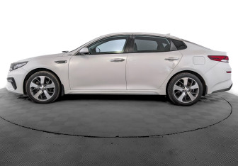 Подержанный автомобиль Kia Optima Sedan 2020 года (8 фото)
