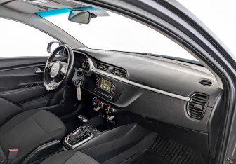 Подержанный автомобиль Kia Rio Hatchback 2021 года (11 фото)