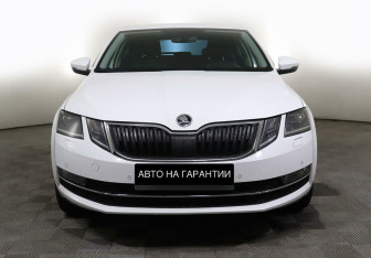 Подержанный автомобиль Skoda Octavia Liftback 2019 года (2 фото)