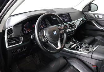 Подержанный автомобиль BMW X5 2020 года (11 фото)