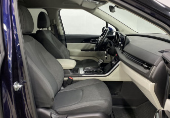 Подержанный автомобиль Kia Carnival 2021 года (26 фото)