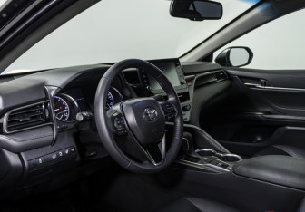 Подержанный автомобиль Toyota Camry Sedan 2021 года (10 фото)