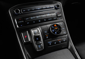 Подержанный автомобиль Hyundai Santa Fe 2022 года (16 фото)