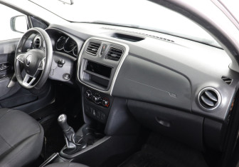 Подержанный автомобиль Renault Logan Sedan 2019 года (8 фото)