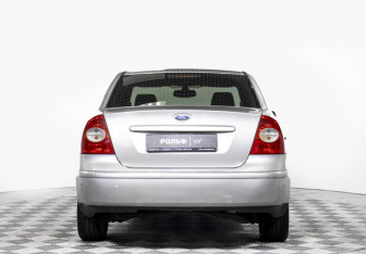 Подержанный автомобиль Ford Focus Sedan 2007 года (5 фото)