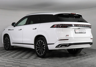 Подержанный автомобиль Jaecoo J8 2024 года (7 фото)