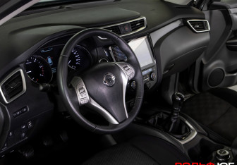 Подержанный автомобиль Nissan X-Trail 2018 года (17 фото)