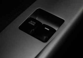 Подержанный автомобиль Kia Rio Hatchback 2015 года (15 фото)