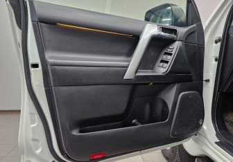 Подержанный автомобиль Toyota Land Cruiser Prado 2016 года (17 фото)