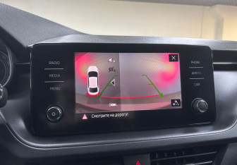 Подержанный автомобиль Skoda Rapid Liftback 2021 года (16 фото)