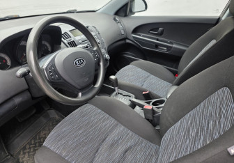 Подержанный автомобиль Kia Ceed Wagon 2008 года (9 фото)