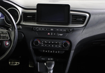 Подержанный автомобиль Kia Ceed Wagon 2019 года (8 фото)