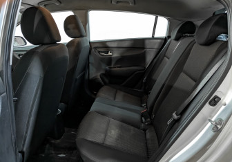 Подержанный автомобиль Kia Rio Hatchback 2021 года (16 фото)