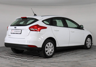 Подержанный автомобиль Ford Focus Hatchback 2018 года (5 фото)