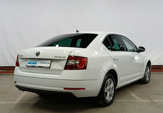 Подержанный автомобиль Skoda Octavia Liftback 2018 года (5 фото)