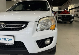 Подержанный автомобиль Kia Sportage 2010 года (9 фото)