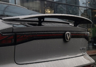 Подержанный автомобиль Changan UNI-V 2023 года (22 фото)