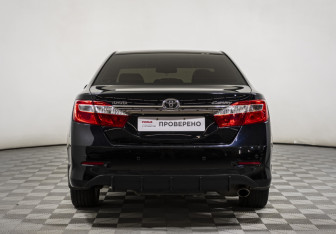 Подержанный автомобиль Toyota Camry Sedan 2013 года (6 фото)