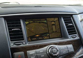 Подержанный автомобиль Infiniti QX56 2012 года (19 фото)