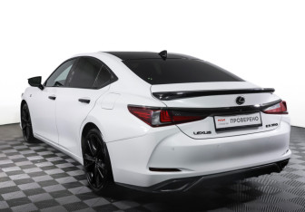 Подержанный автомобиль Lexus ES 2018 года (6 фото)