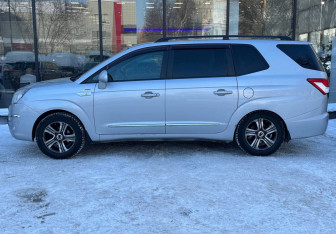 Подержанный автомобиль SsangYong Stavic 2014 года (5 фото)