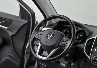 Подержанный автомобиль DongFeng AX7 2017 года (7 фото)