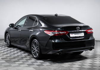 Подержанный автомобиль Toyota Camry Sedan 2023 года (7 фото)